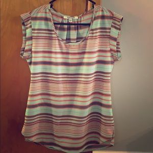 Short sleeved lightweight top